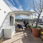 Breathtaking 2bd Roof-top Patio 19e! *