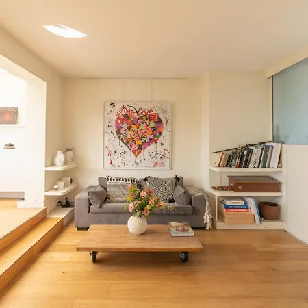 Breathtaking 2bd Roof-top Patio 19e! *