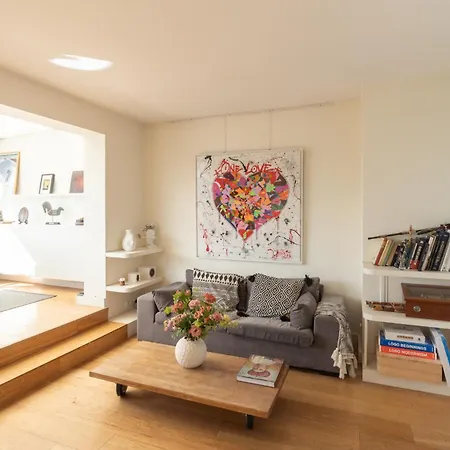 アパート Breathtaking 2bd Roof-top Patio 19e! パリ