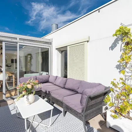 Breathtaking 2bd Roof-top Patio 19e! Appartement Paris