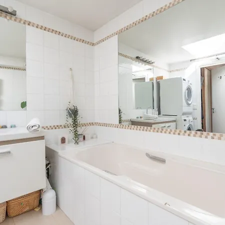 Breathtaking 2bd Roof-top Patio 19e!