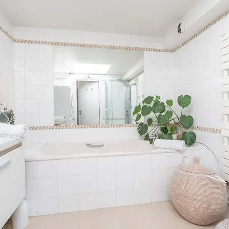 Appartement Breathtaking 2bd Roof-top Patio 19e! Paris
