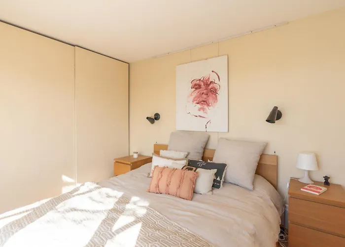 Breathtaking 2bd Roof-top Patio 19e! *