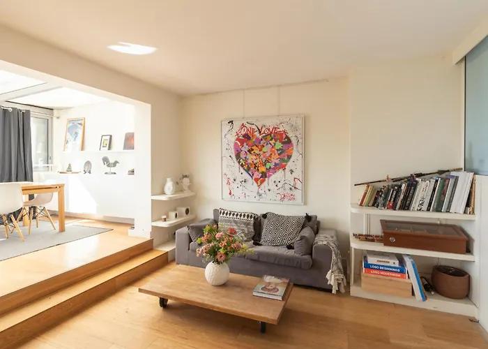 アパート Breathtaking 2bd Roof-top Patio 19e! パリ