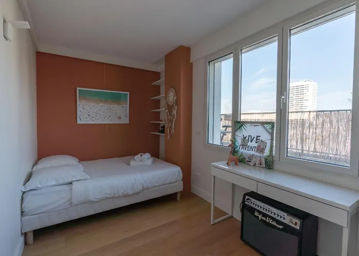 アパート Breathtaking 2bd Roof-top Patio 19e! パリ