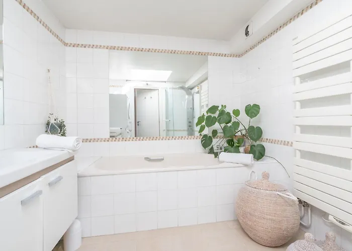 アパート Breathtaking 2bd Roof-top Patio 19e! パリ