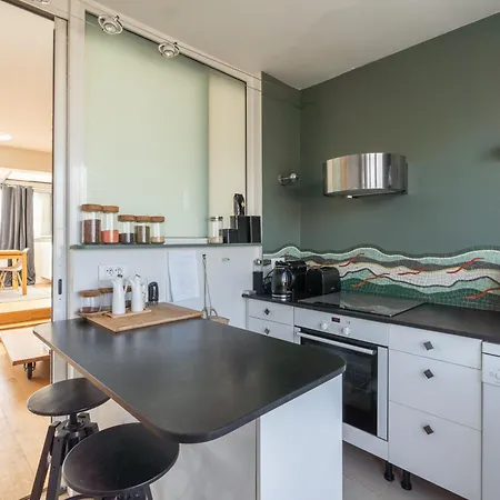 Breathtaking 2bd Roof-top Patio 19e!